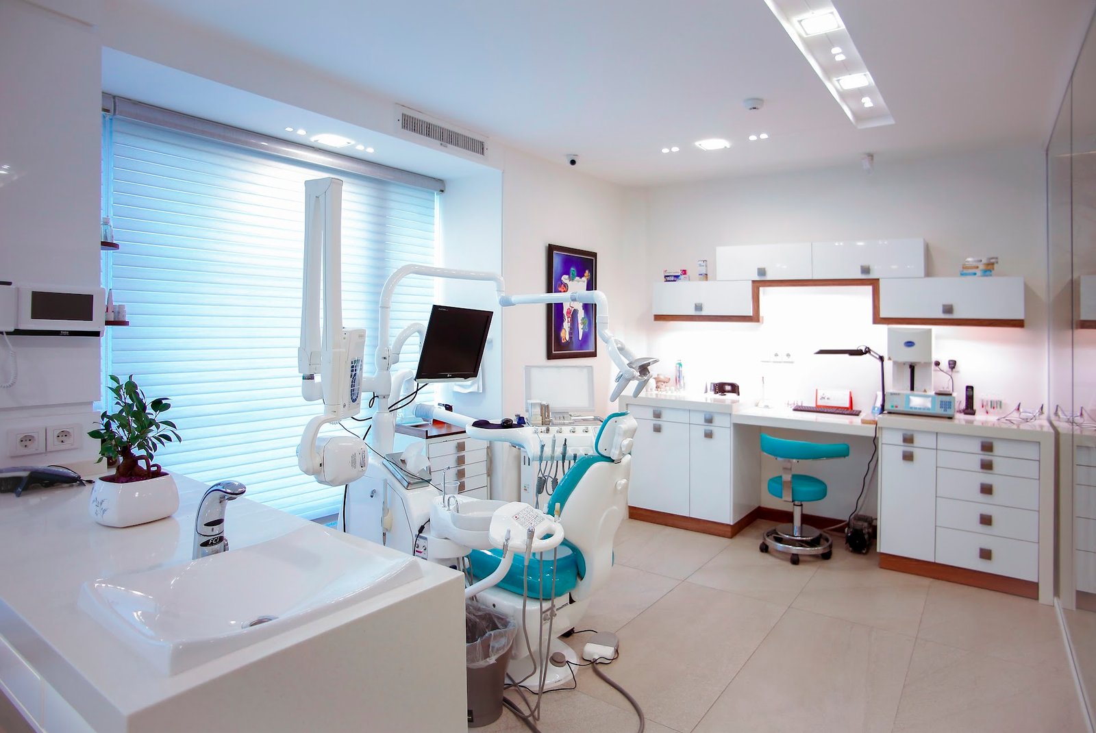 Master Klinik применяет все «современные методы лечения зубов»